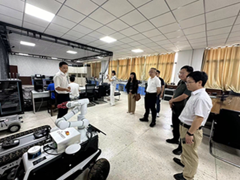 產(chǎn)學(xué)研融合新篇章 耐研院支社走進(jìn)河南科技大學(xué)信息工程學(xué)院共探網(wǎng)絡(luò)信息技術(shù)研發(fā)合作